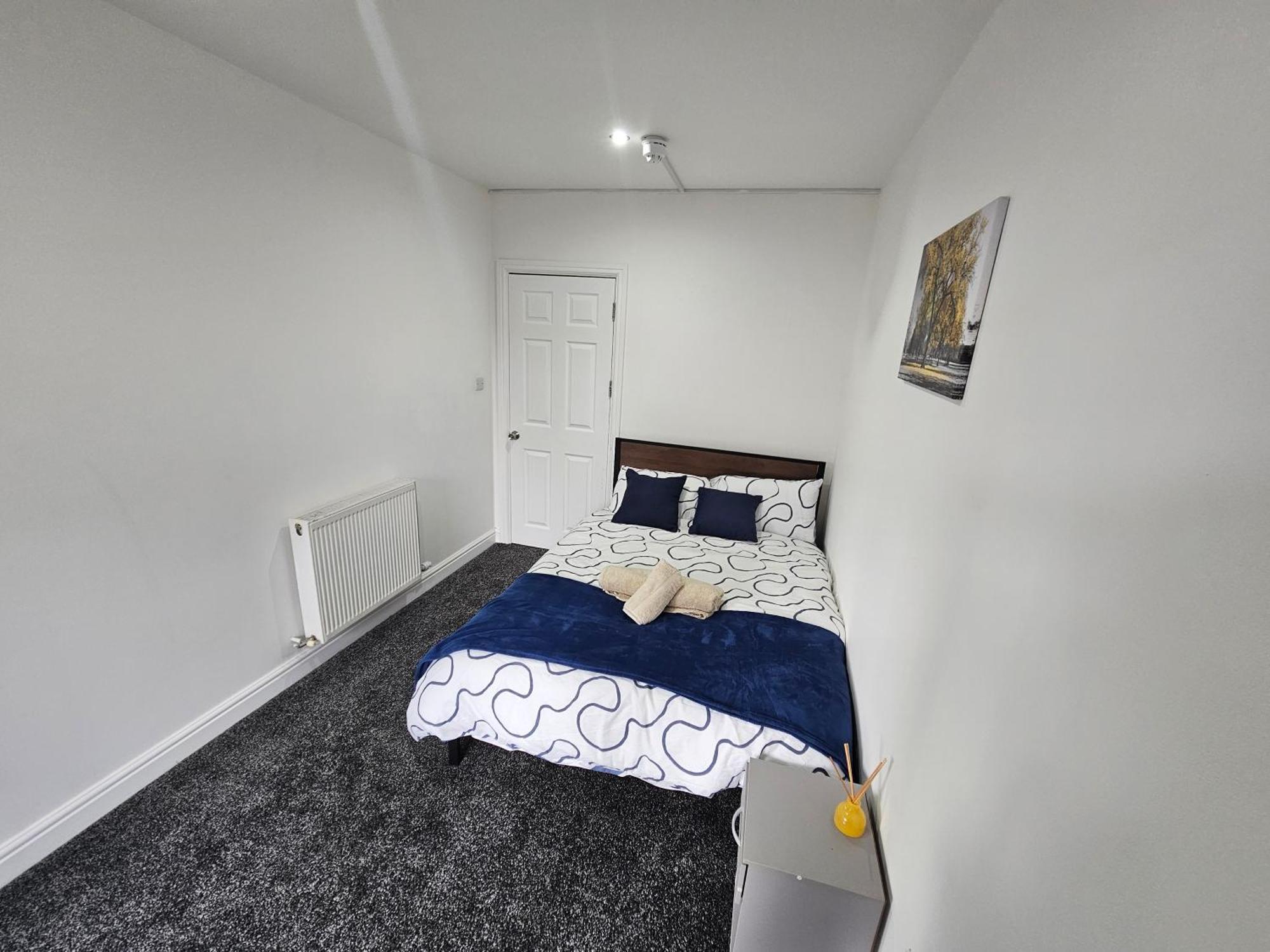3bed Near Canning Town Stn Balcony Location *